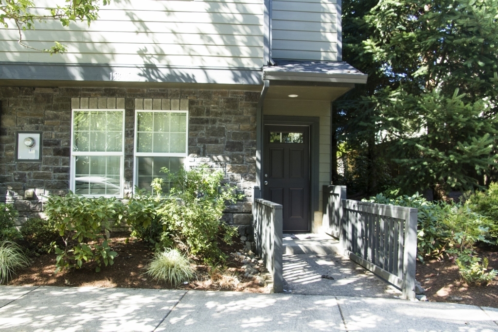 BEAVERTON House: 15305 SW DIAMOND ST