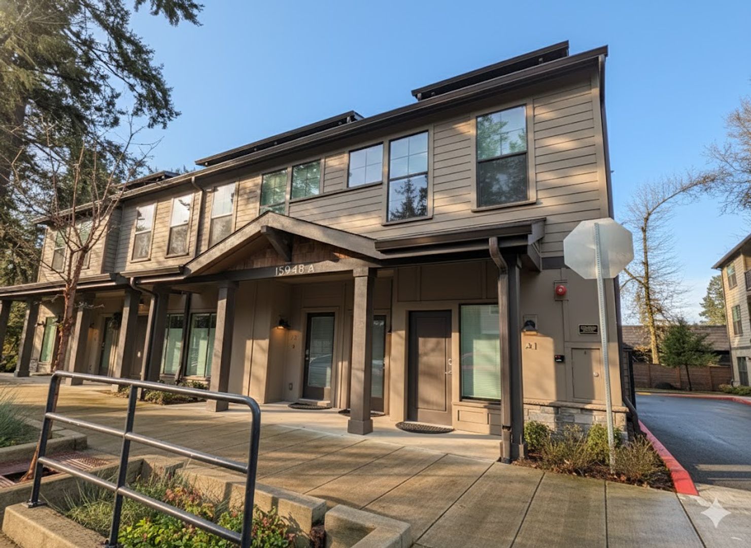 LAKE OSWEGO Apartment: 15948 QUARRY RD.