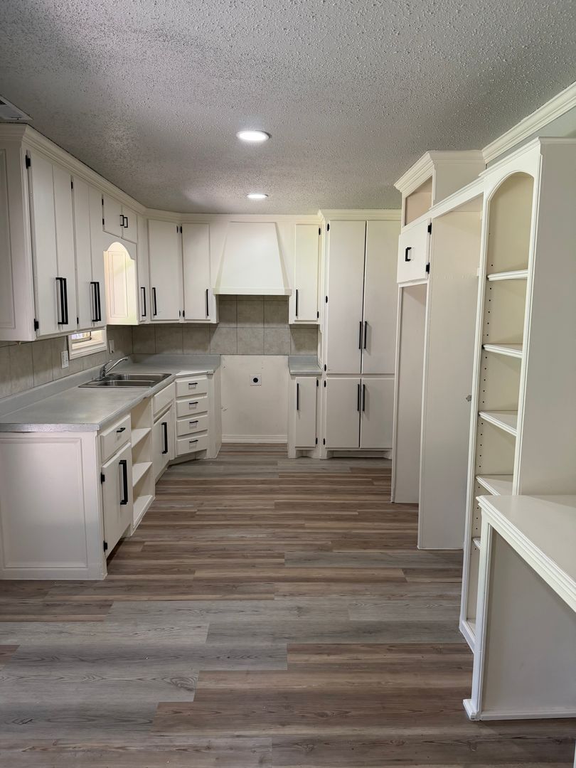 Del City House: 1009 Shalimar Drive