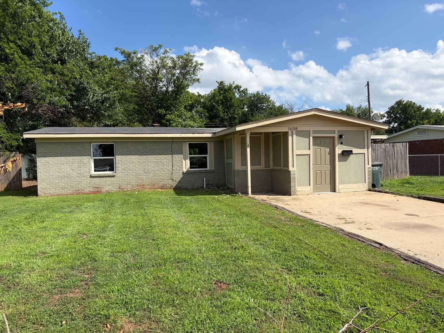 Del City House: 1608 Breckenridge Drive