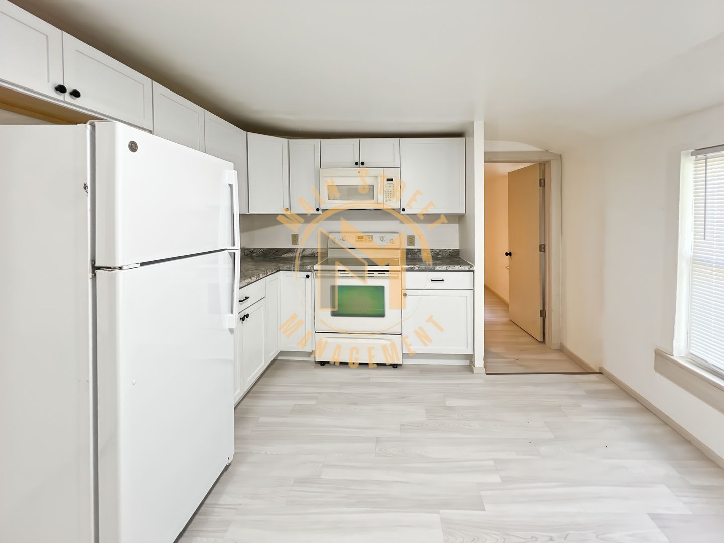 Menasha Apartment: 354 Nicolet Blvd.