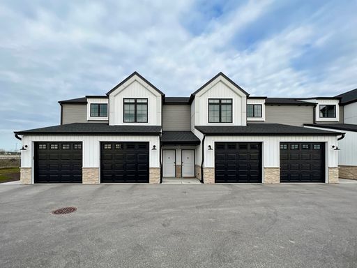 2 Bed 2 Bath Upper Townhome