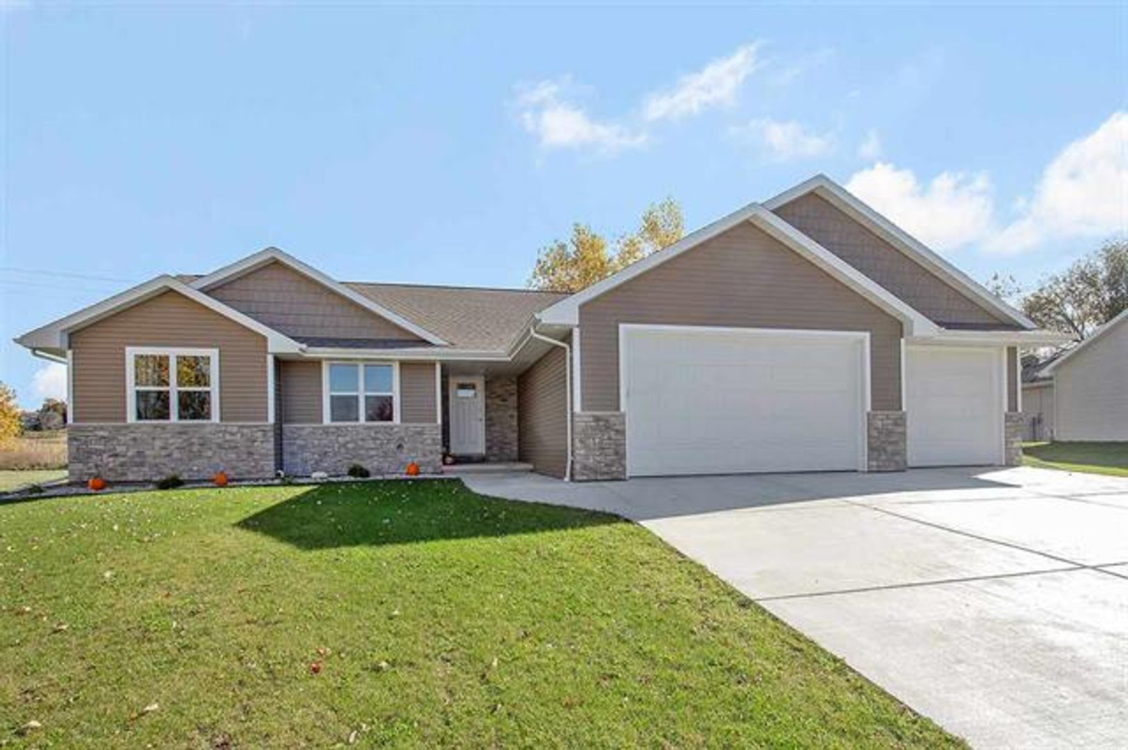 Green Bay House: 2820 Sussex Rd.