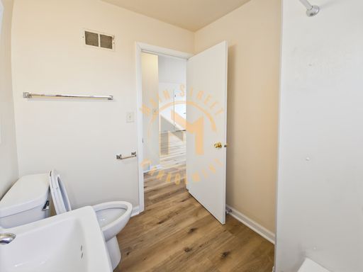 WATER INCLUDED! 1 Bed 1 Bath Upper Unit