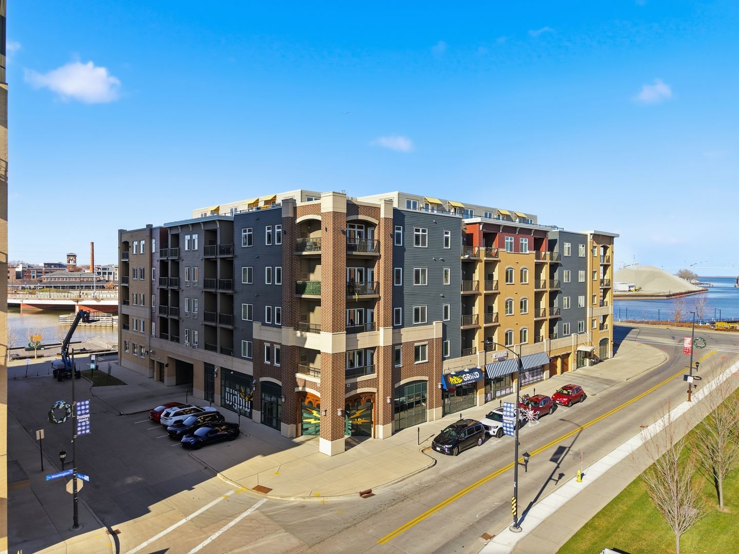 Green Bay Apartment: 401 N Washington St.