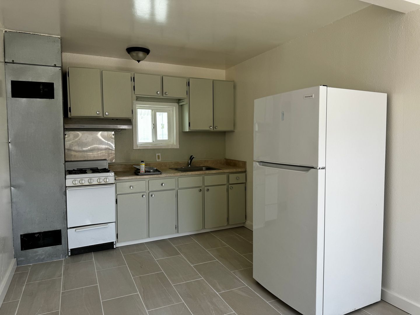 Santa Cruz Apartment: 2711 Soquel Ave