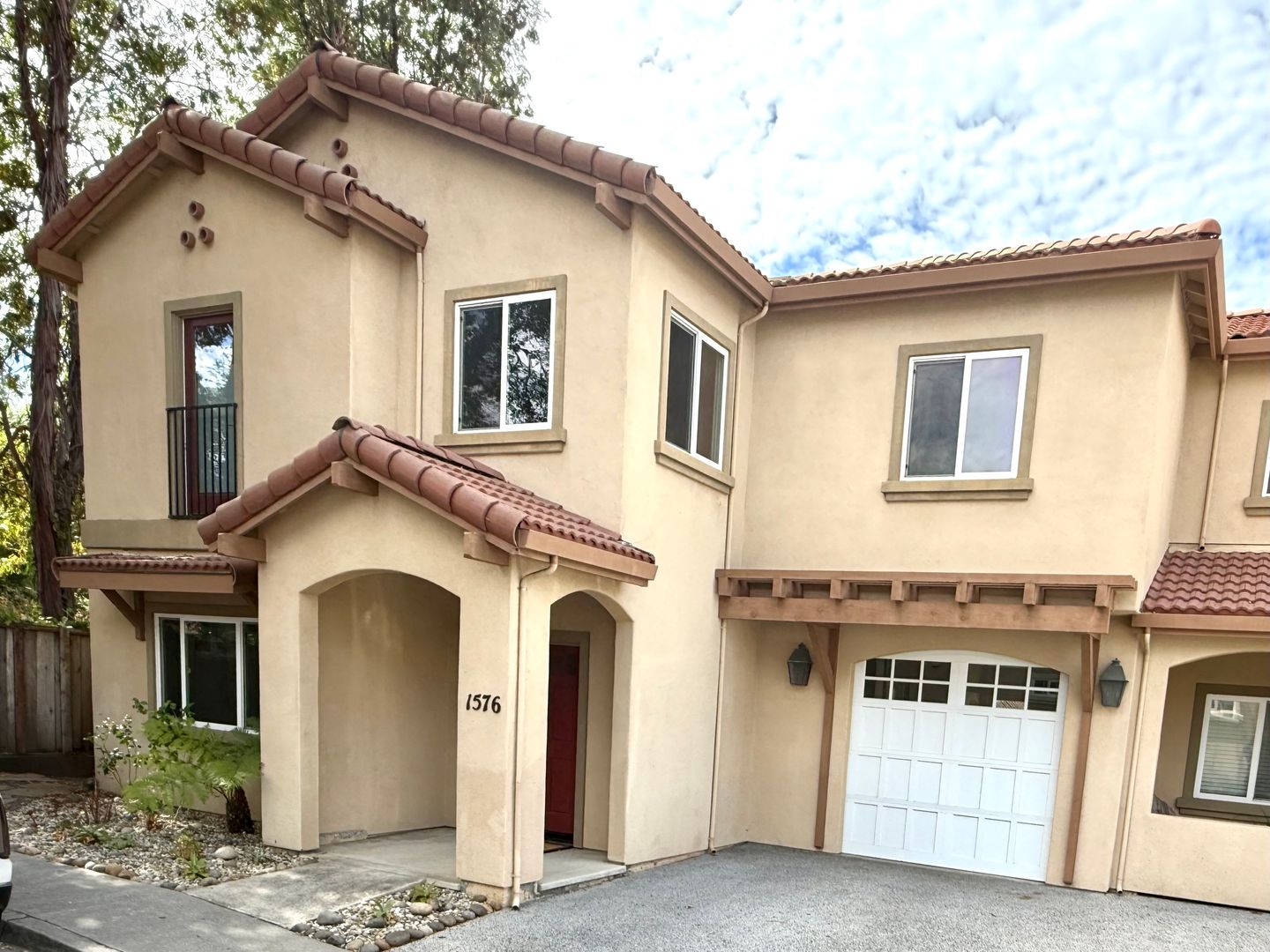 Santa Cruz House: 1576 Heritage Ln