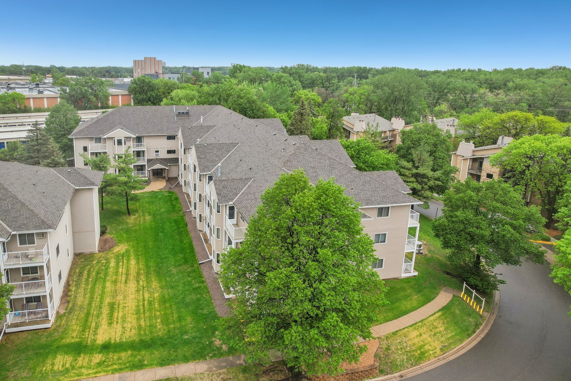 St Louis Park Apartment: 2300-2350 Ridge Drive