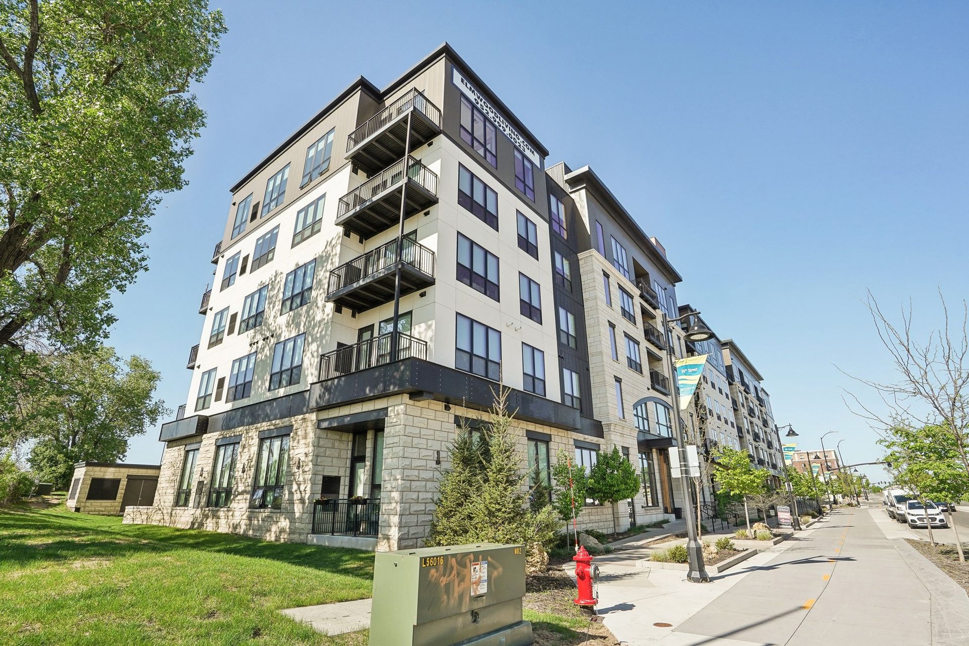 St Louis Park Apartment: 5605 W 36th St