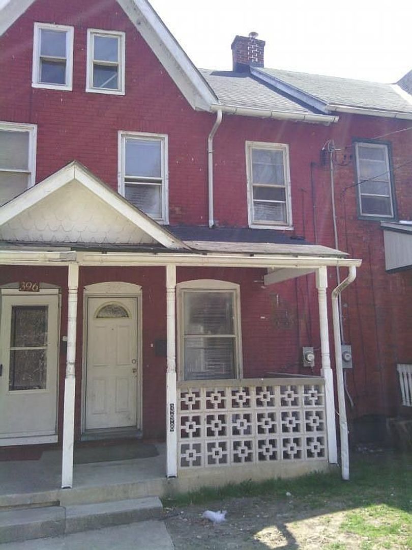 Coatesville House: 398 Valley Road