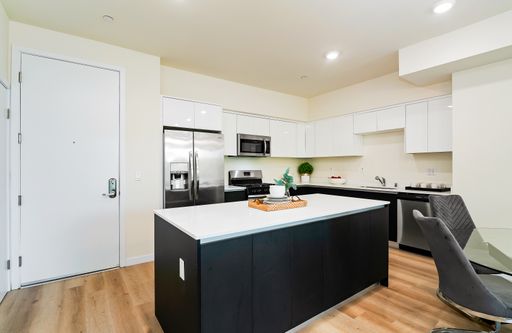 Luxury Apartment Building in North Hollywood. – photo 1
