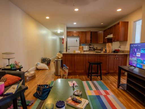 3 Bed, 1 Bath - TWO MONTHS FREE - Steps from Boston University (BU) and Coolidge Corner – photo 1