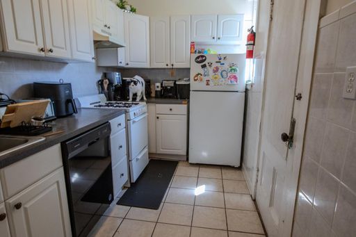4 Bed, 1 Bath - TWO MONTHS FREE - Steps from Boston University (BU) and Coolidge Corner – photo 1