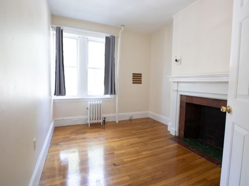 4 Bedroom, 1.5 bathroom - TWO MONTHS FREE - Steps from Boston University (BU) and Coolidge Corner – photo 1