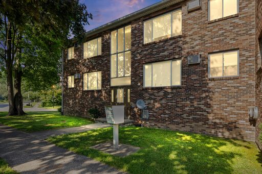 729 | Unit A | Cedarwood Terrace | 1bd/1ba | Heat & Hot Water Included | Garage Parking | AC Unit | Coin-Op Laundry – photo 1