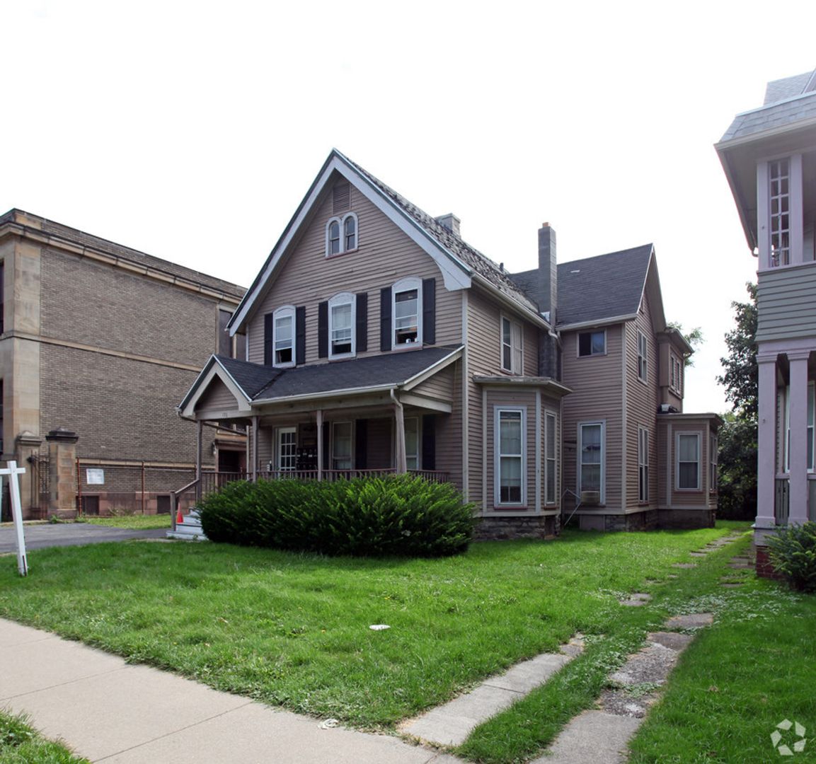 Rochester Apartment: 196 N. Goodman St