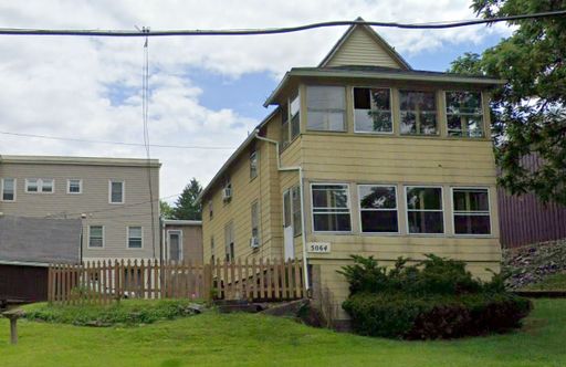 5064 St. Paul Blvd | Upper Apt | 1BD/1 BA | Rock Beach Neighborhood
