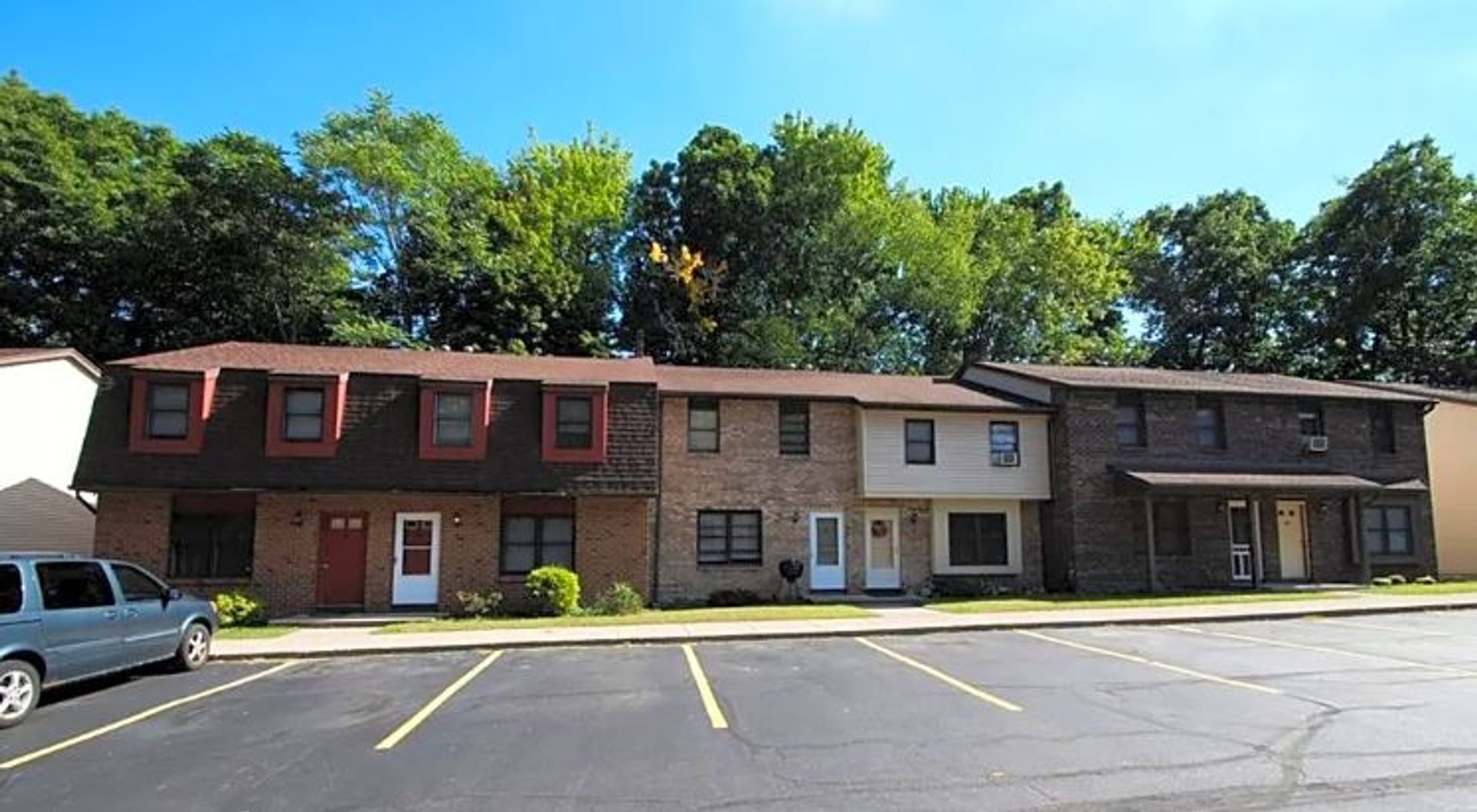 Rochester Apartment: 419 Britton Road