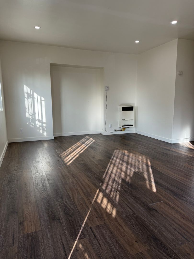 Los Angeles Apartment: 1318 N Serrano Avenue