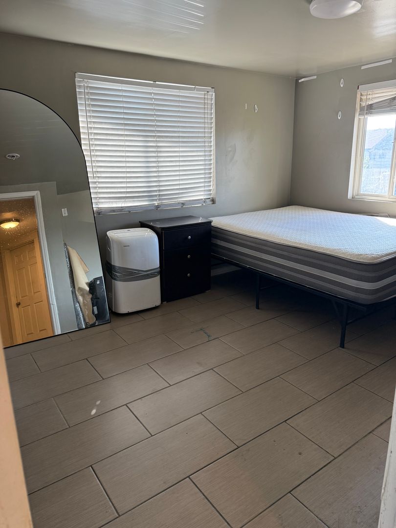 Los Angeles Apartment: 1729 W. 20th Street