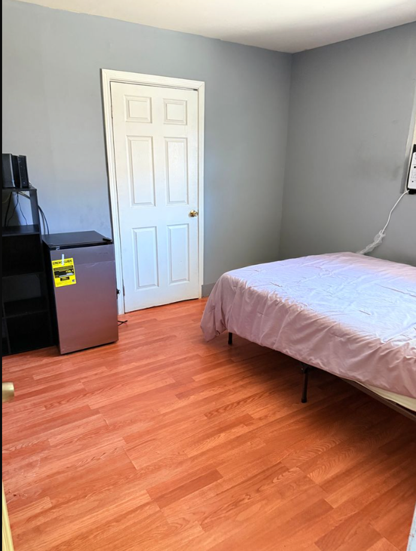 Los Angeles Apartment: 1729 W. 20th Street