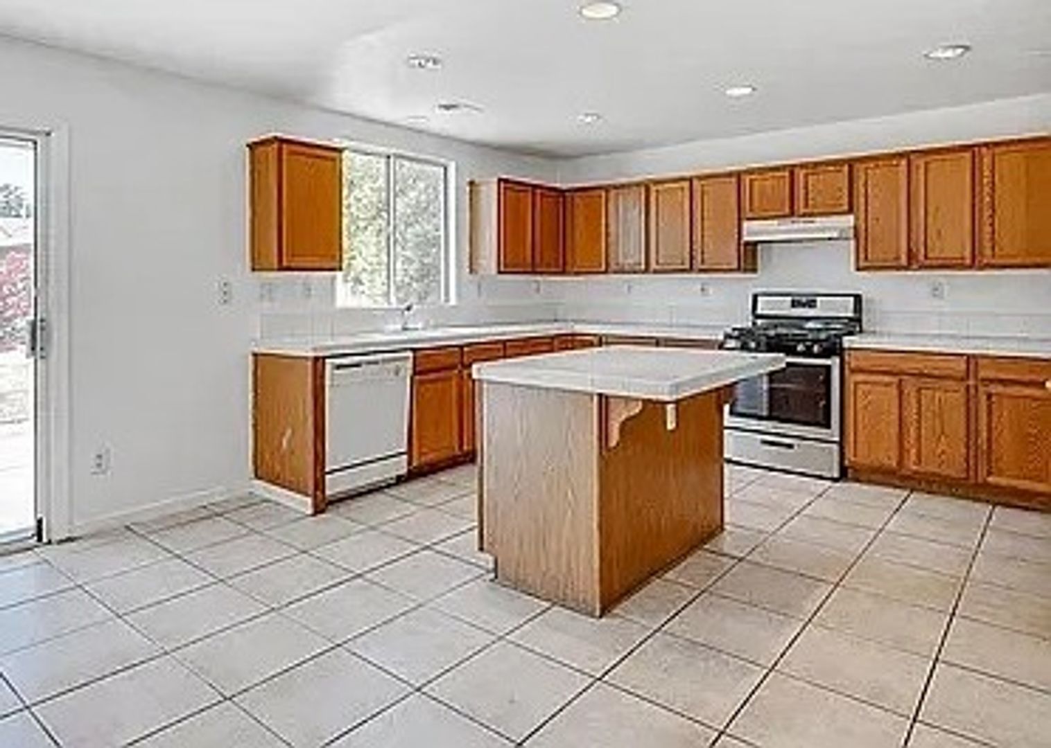 Stockton House: 3217 Urchin St