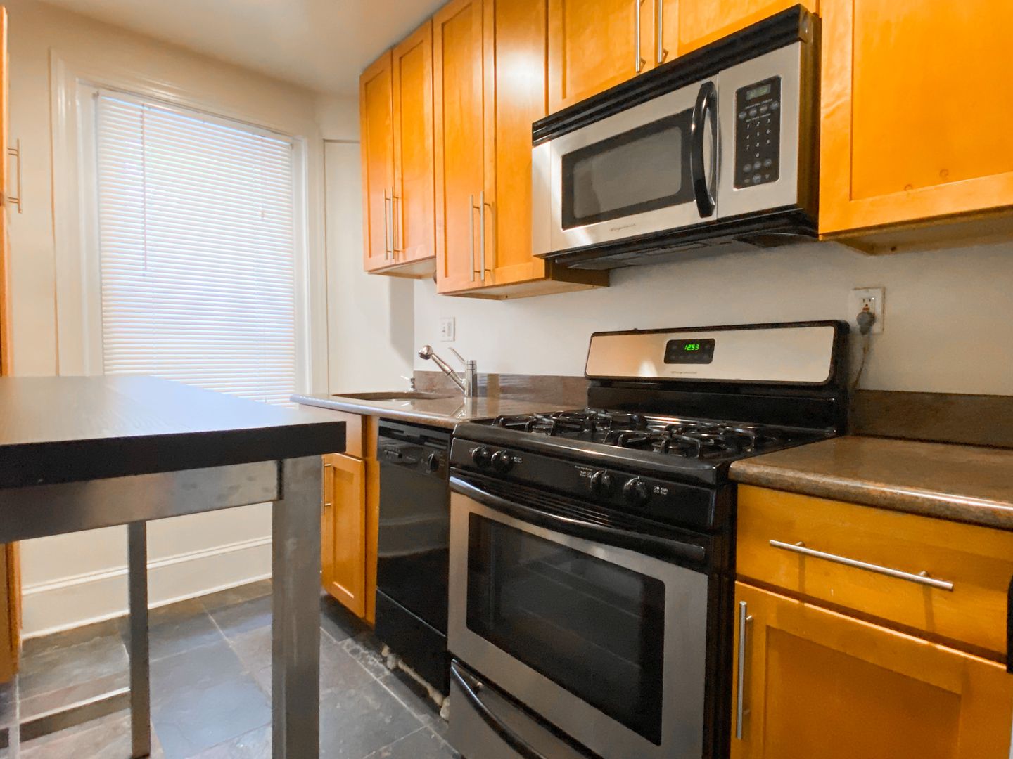 Philadelphia Apartment: 1933 Chestnut Street