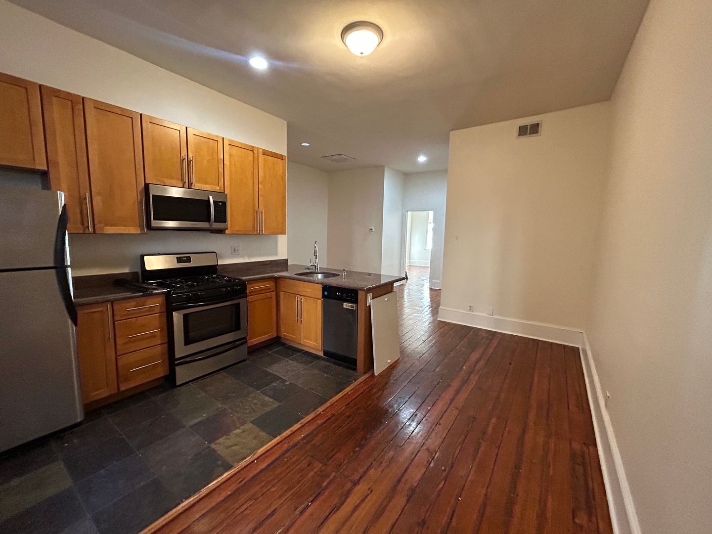 Philadelphia Apartment: 1933 Chestnut Street