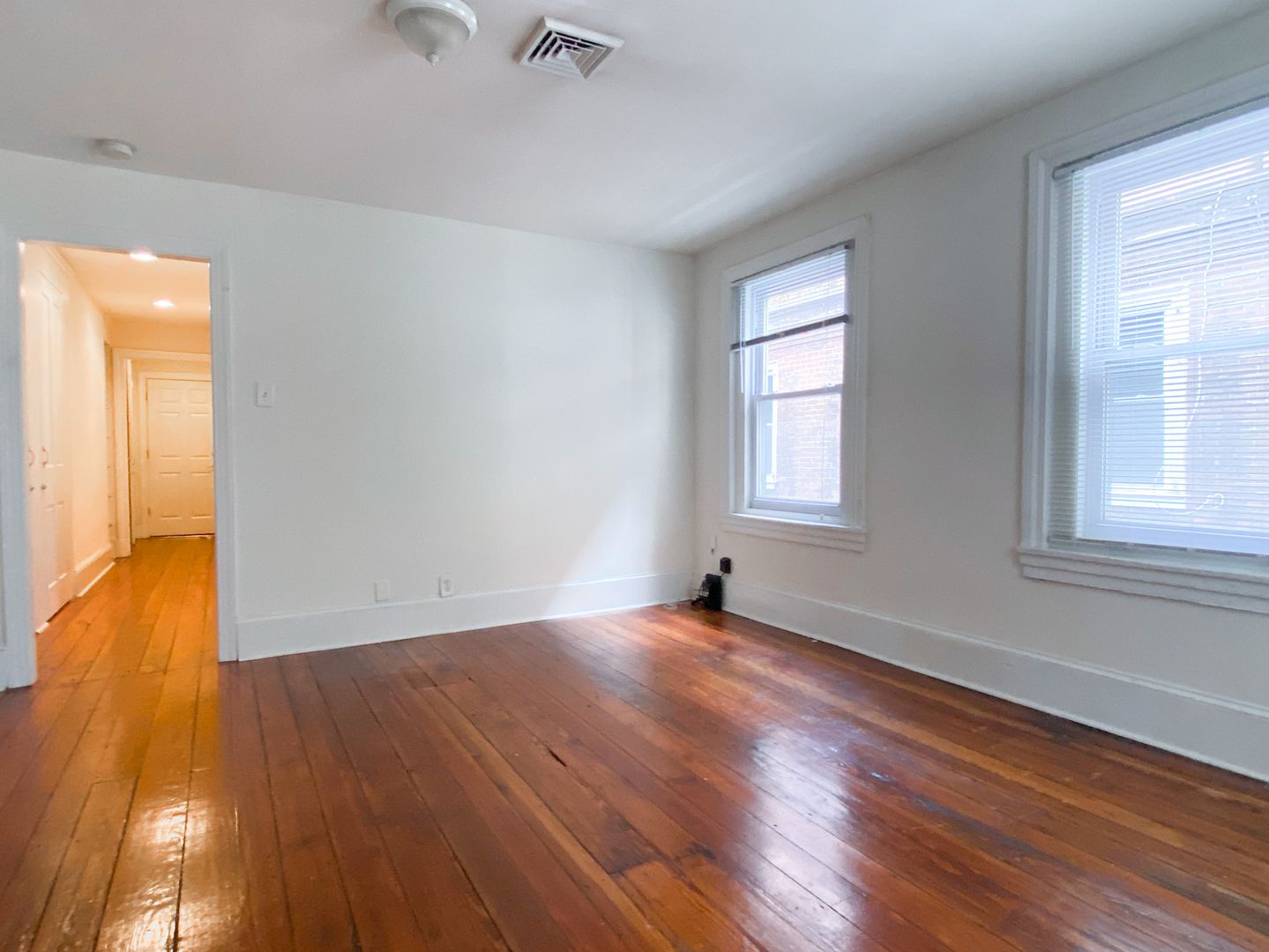 Philadelphia Apartment: 1933 Chestnut Street