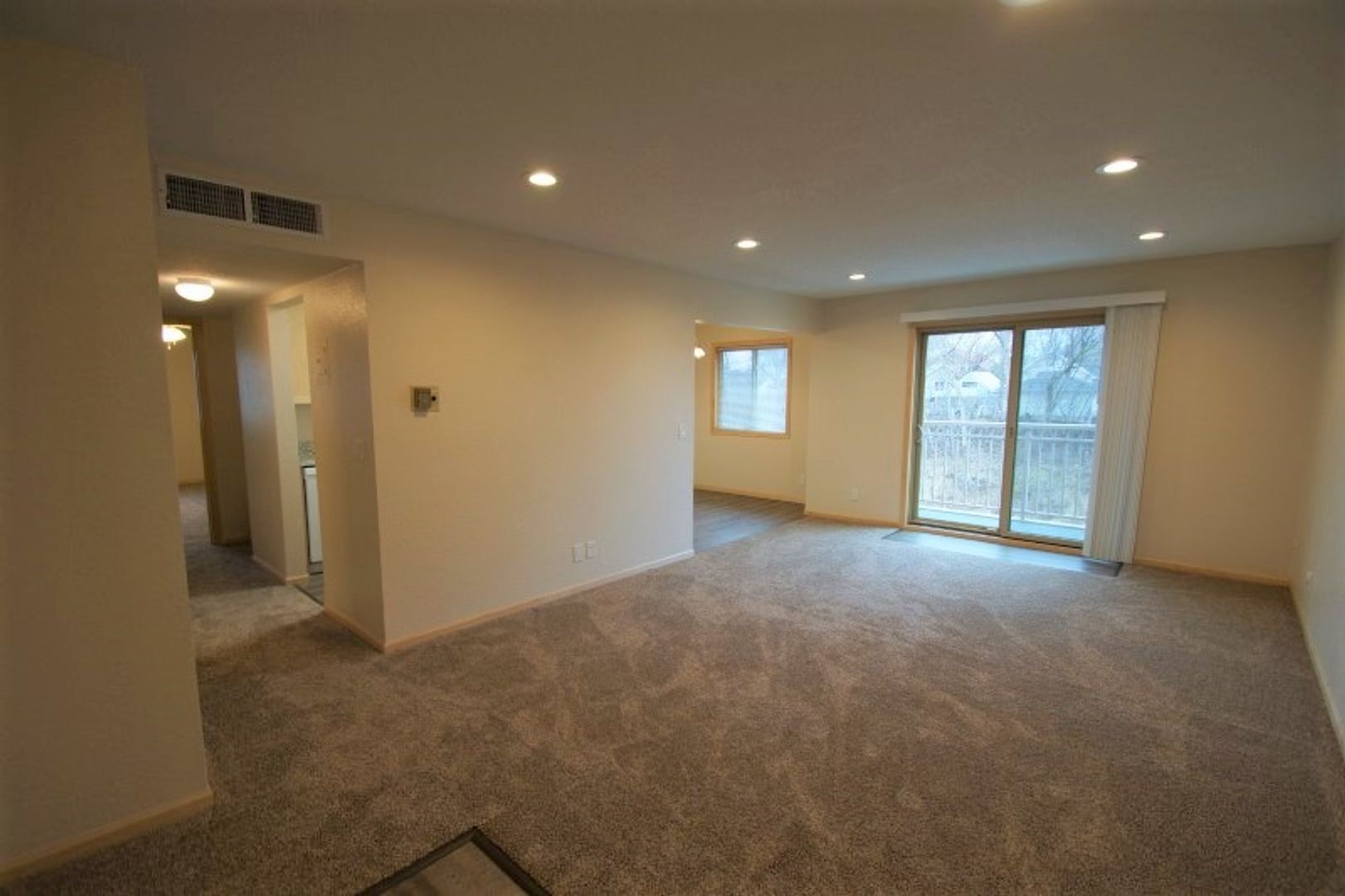 Saint Paul Apartment: 1260 Larpenteur Ave W