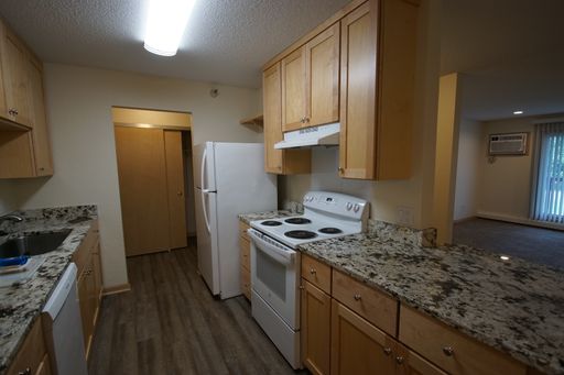 Spacious Two Bedroom 1 Bath – photo 1