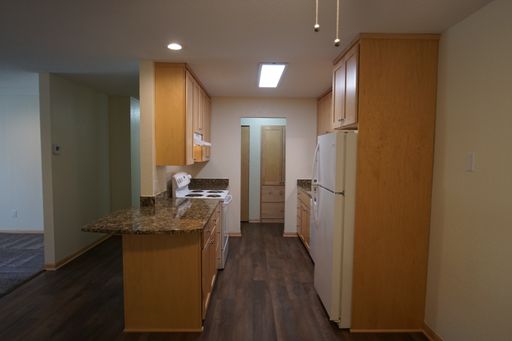 Remodeled 2 Bedroom 1 Bath, extra large spaces – photo 1
