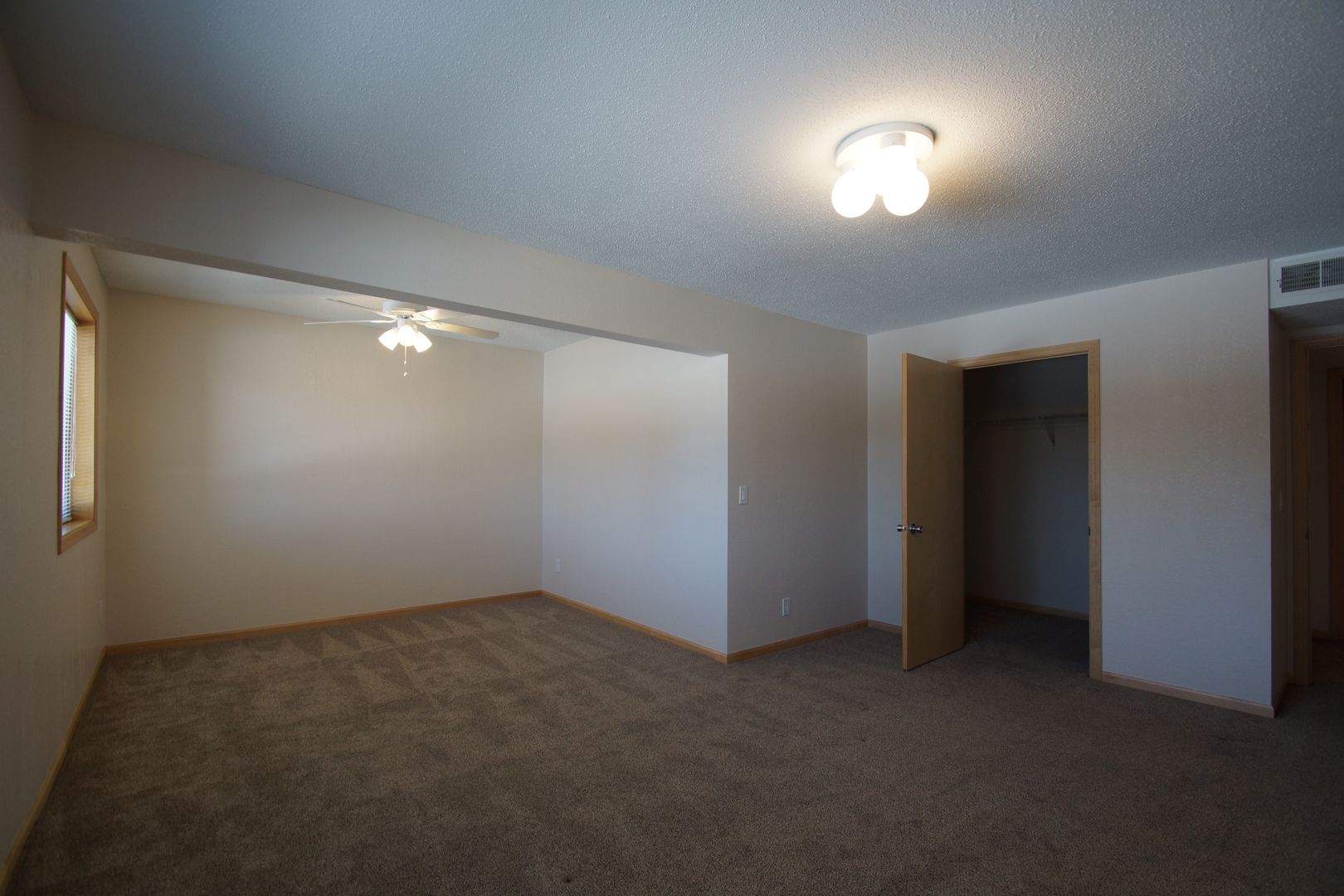 Saint Paul Apartment: 1260 Larpenteur Ave W