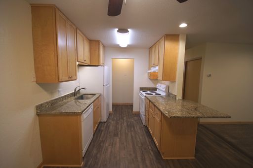 Remodeled 2 Bedroom 2 Bath – photo 1