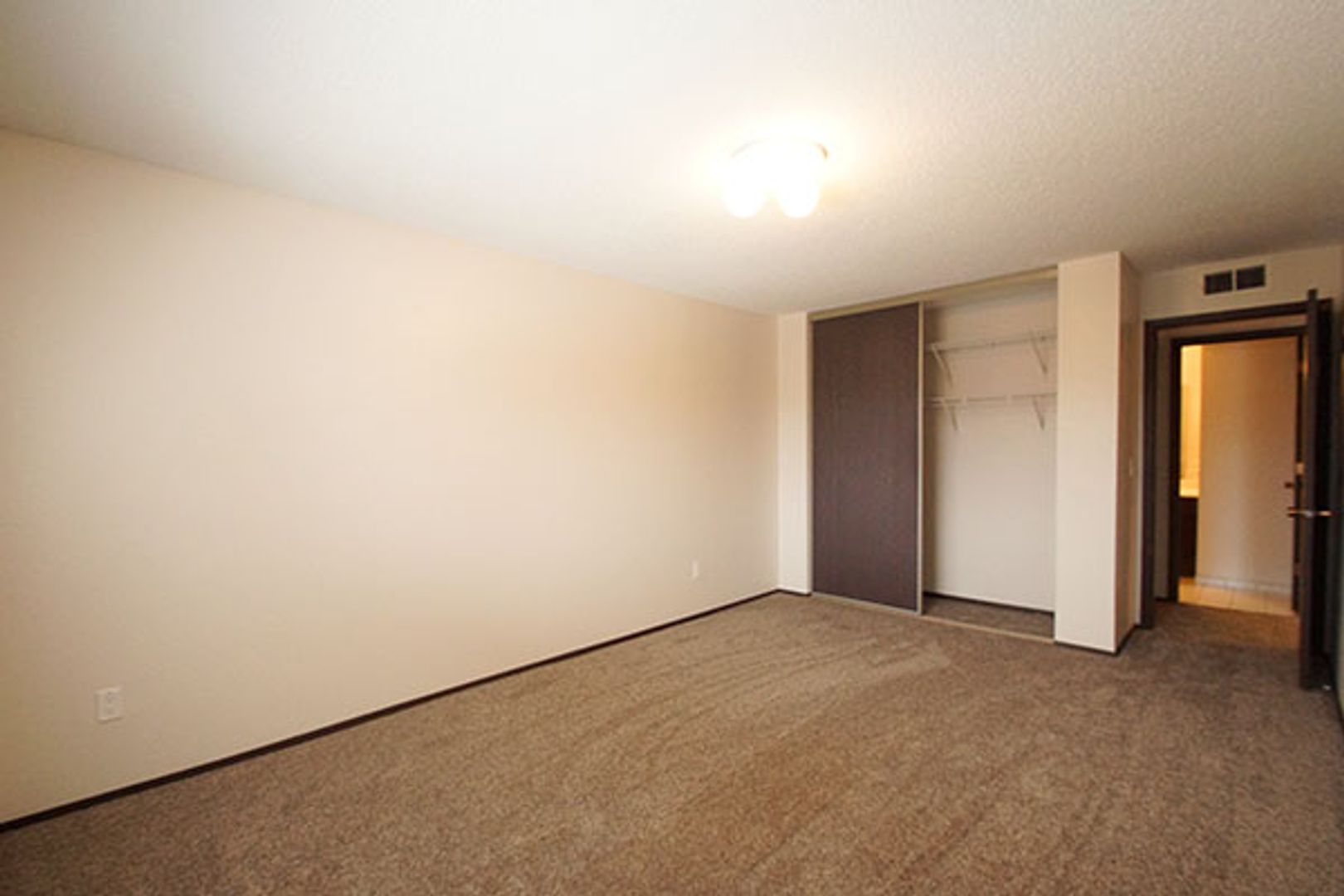 Saint Paul Apartment: 1270 Larpenteur Ave W