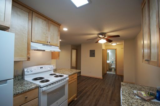 1 MONTH FREE Beautifully Remodeled 2 Bedroom/2 Bathroom – photo 1
