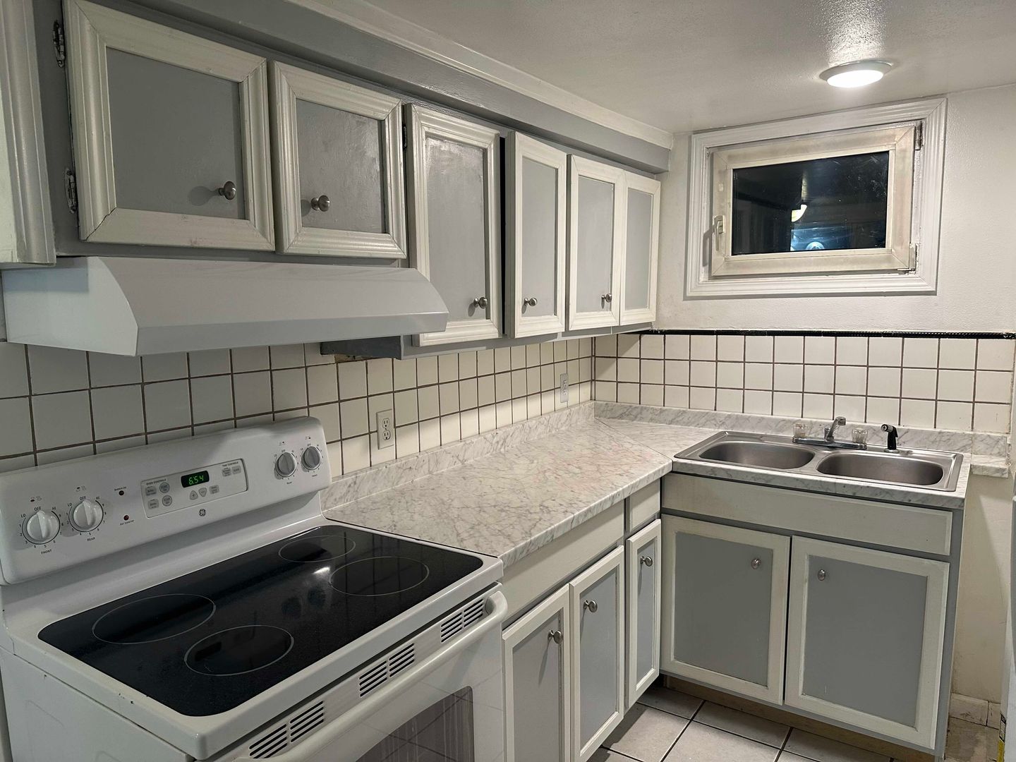 Fairbanks Apartment: 2010 Carr Ave