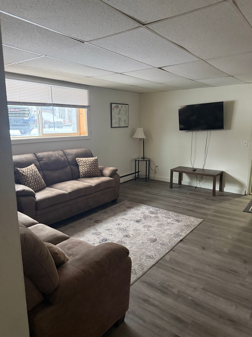 Fairbanks Apartment: 3748 Swanson Ave