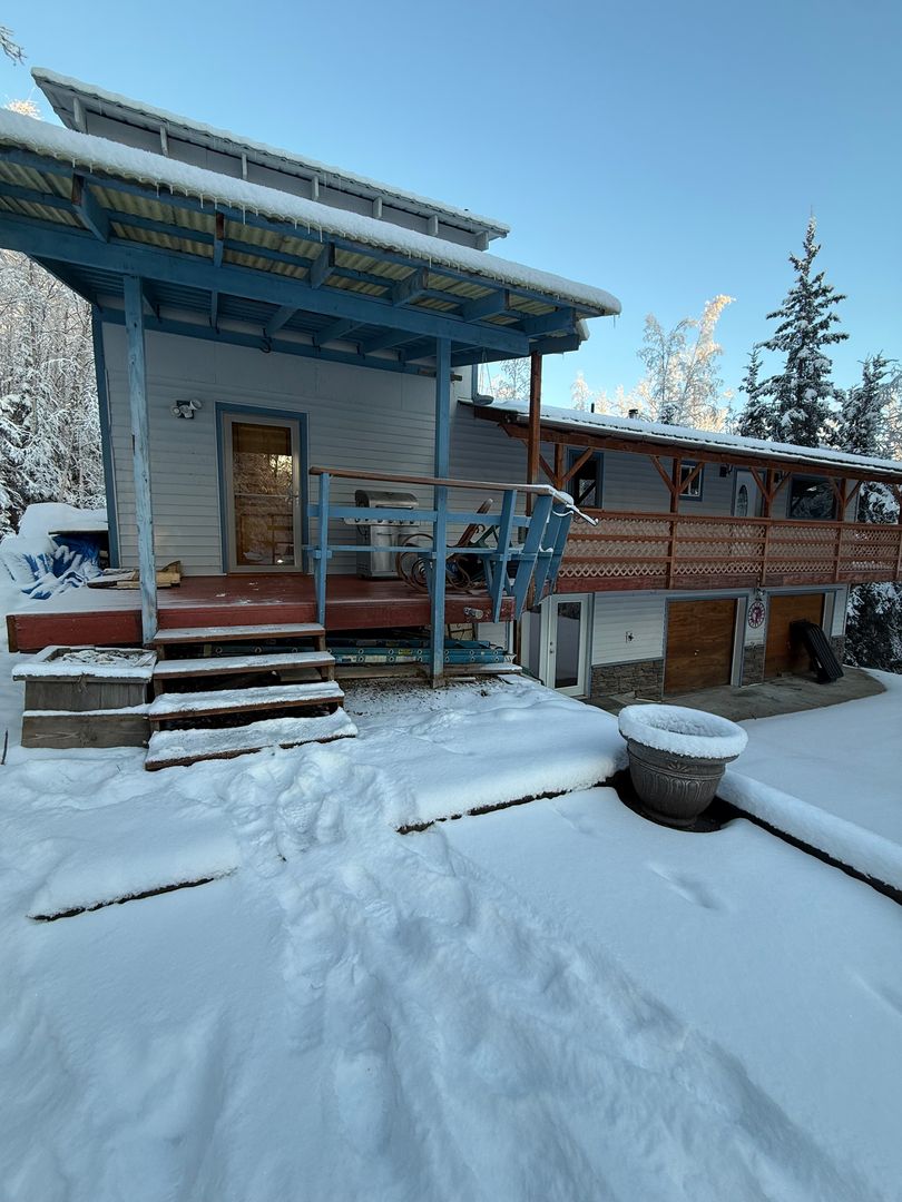 Fairbanks House: 1502 Golden View Drive