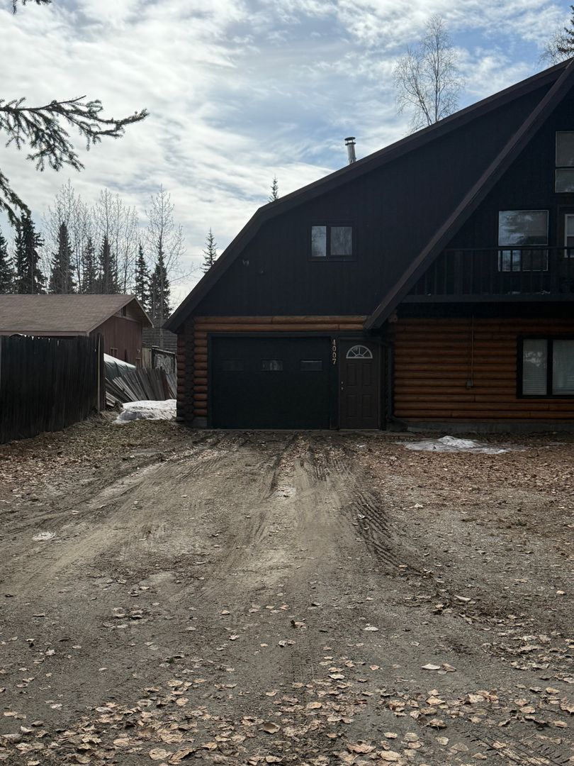 Fairbanks Apartment: 4007 Dunlap Ave