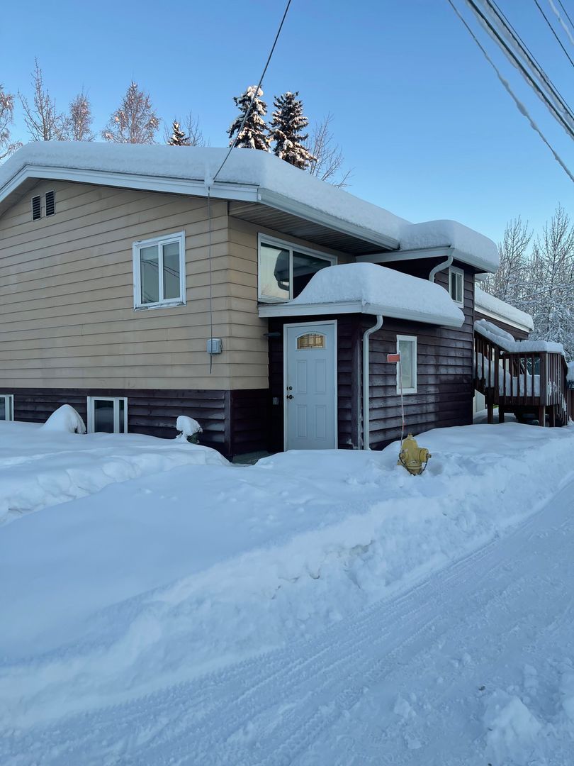 Fairbanks Apartment: 1034 23rd Ave