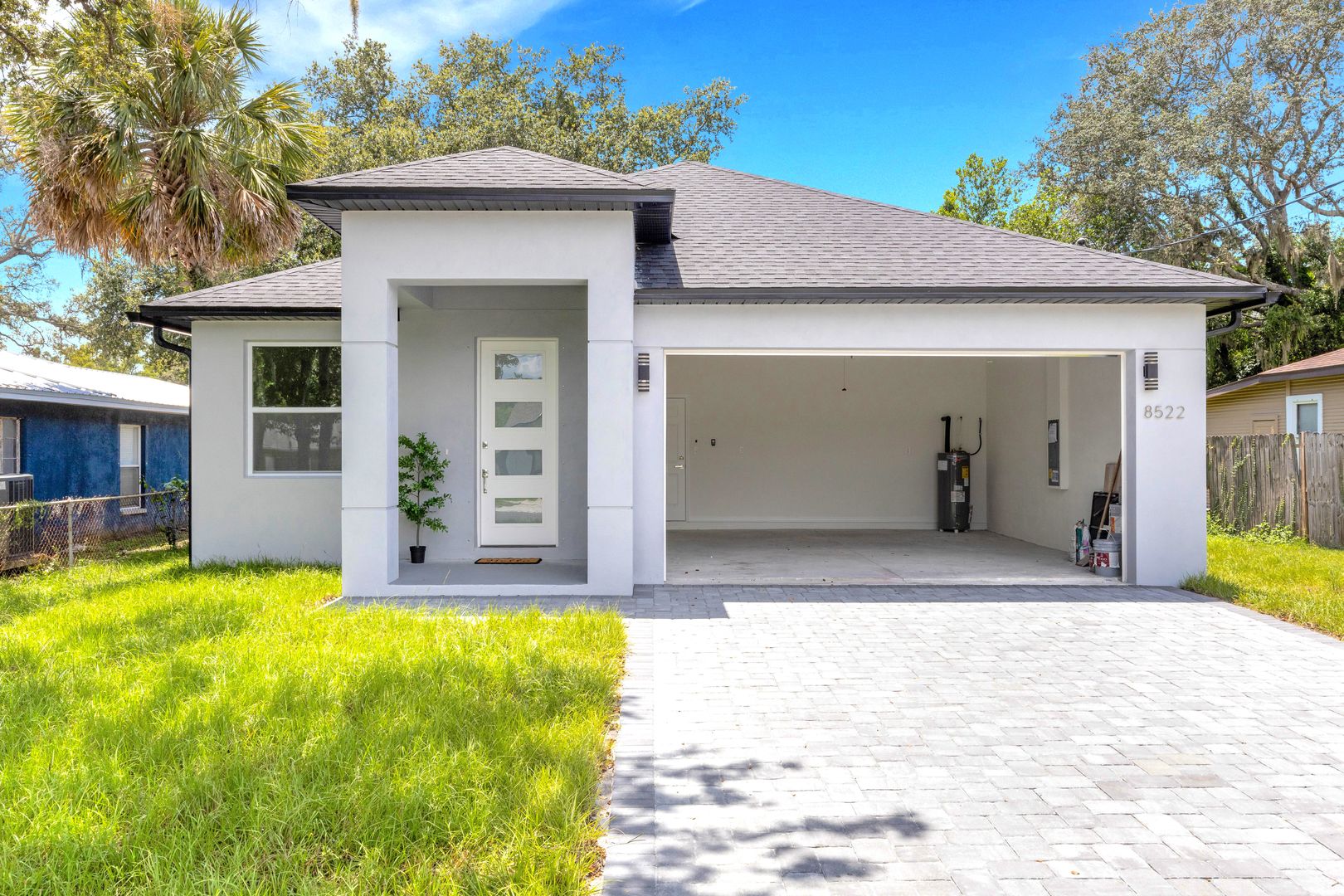 Tampa House: 8522 N Blvd