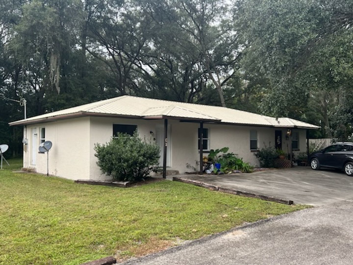 2/1 rental on a quiet street - $650 off 1st month rent