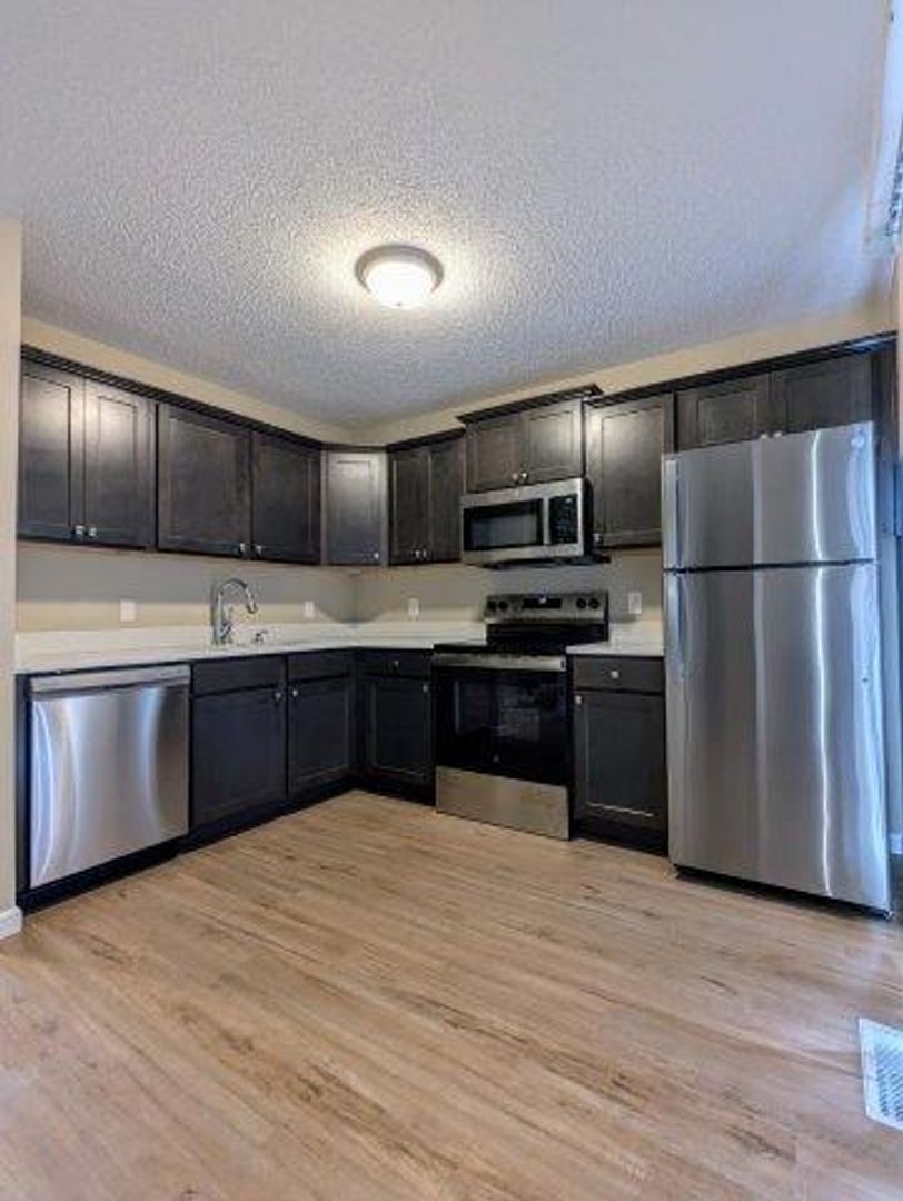 Erie Apartment: 2331 Lakeview Drive