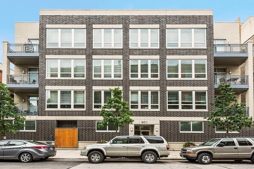 2 bedroom, 2 bath apartment home available August 1st, located in the River West Neighborhood – photo 1