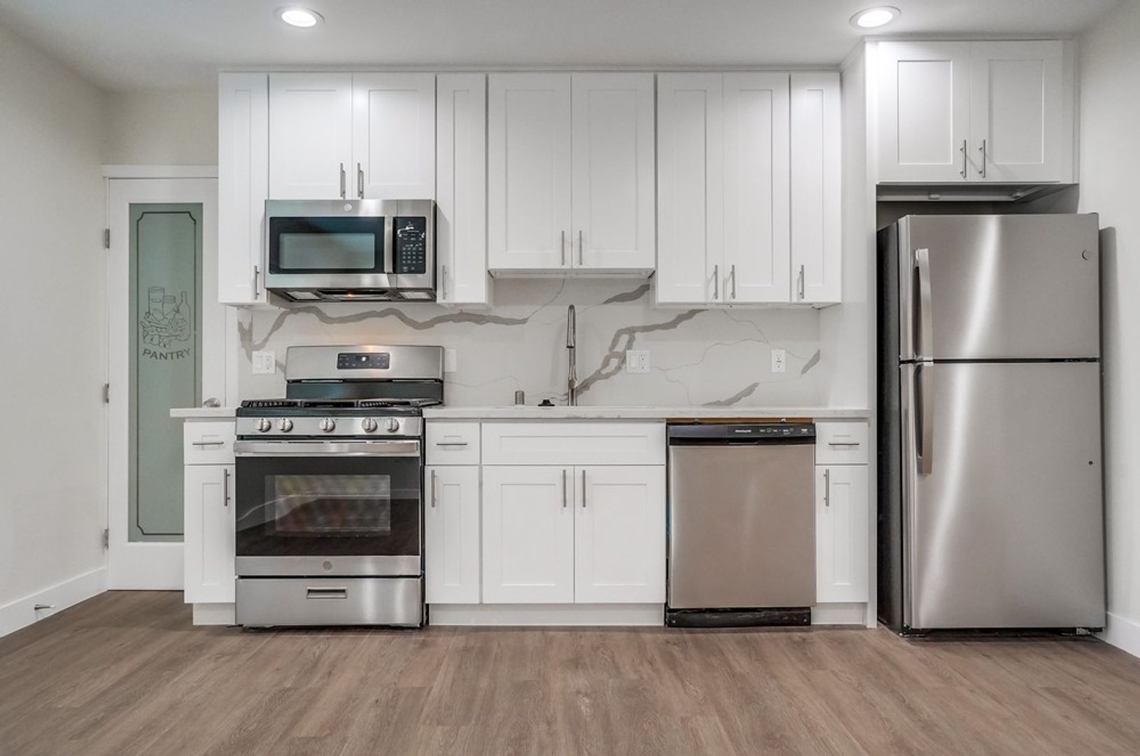 Inglewood Apartment: 437 & 441 W. Queen St