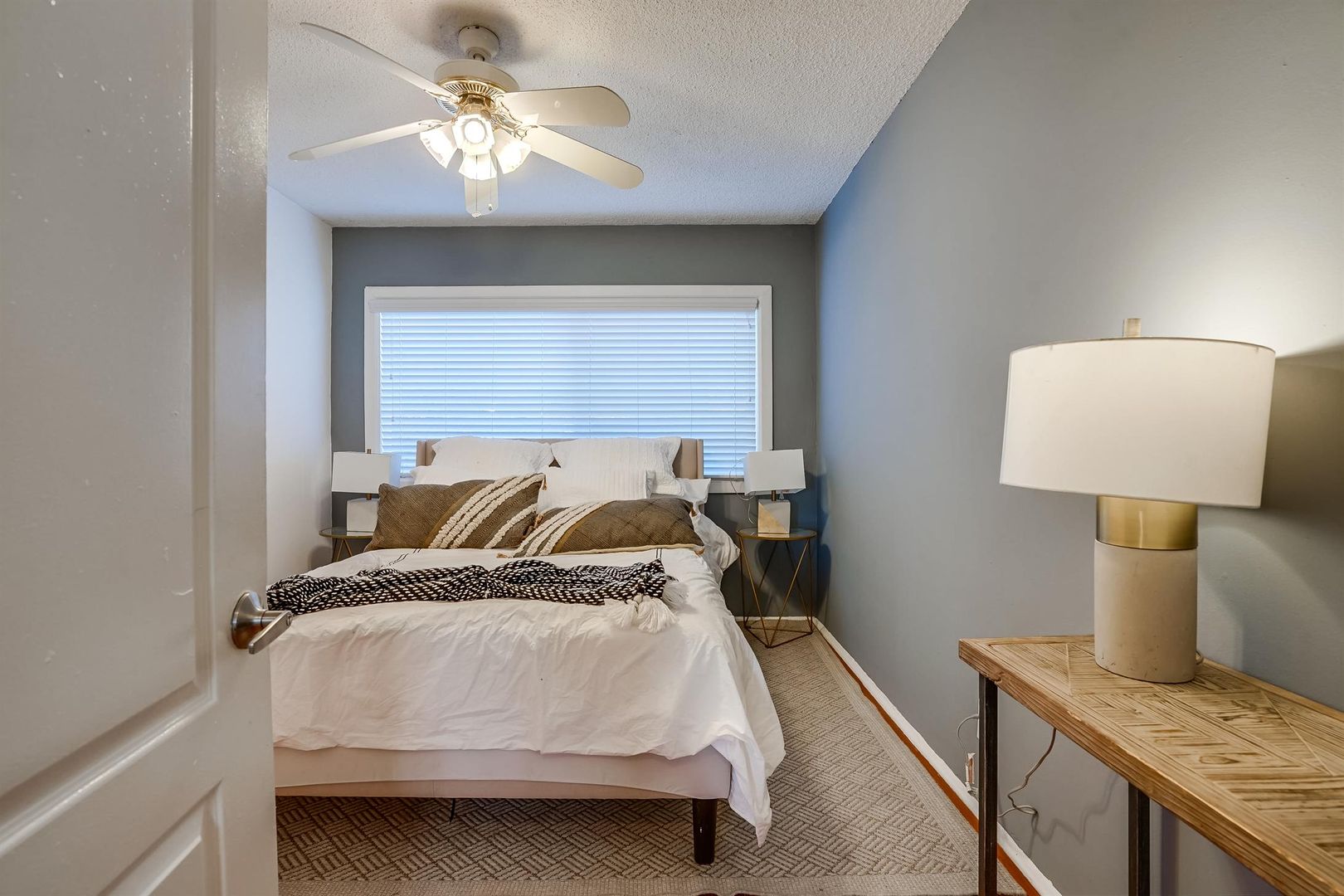 Los Angeles Apartment: 625 W. 92nd St