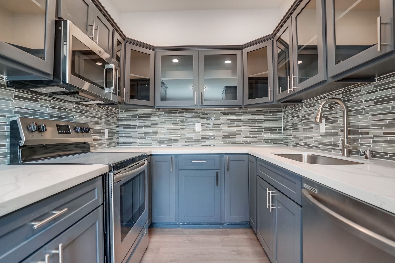 Inglewood Apartment: 333 W. Queen St
