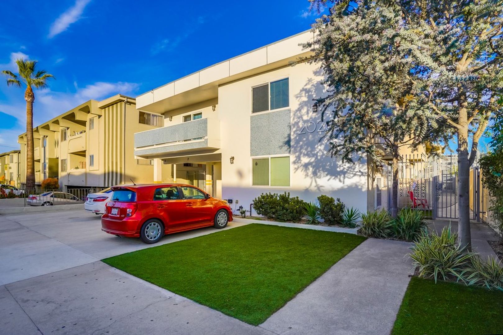 Los Angeles Apartment: 2026 Shenandoah St