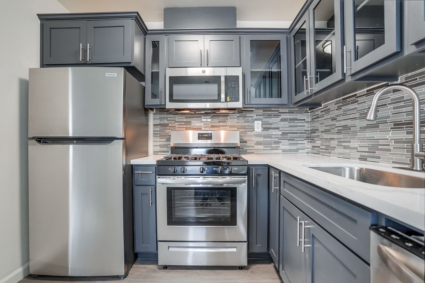 Los Angeles Apartment: 6325 8th Ave